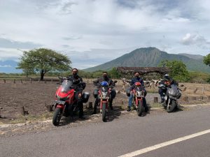Matic atau Manual? Pilih Jenis Mobil Sewaan yang Cocok di Banyuwangi