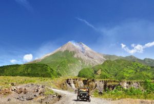PetualanganSeruDenganSewaMobilJogjaKeGunungMerapi Petualangan Seru: Sewa Mobil 24 Jam di Banyuwangi